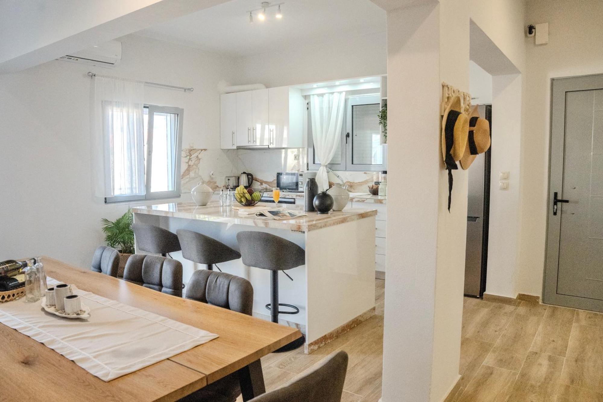 Exquisite 4-Bedroom Prestige Apartment Rhodes City Exterior photo
